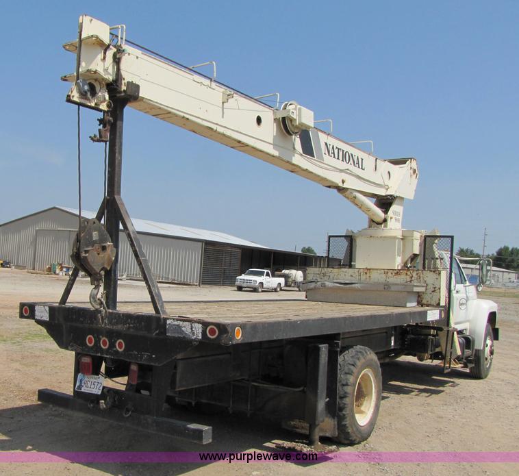 image for item A4686 1993 Ford F700 crane truck