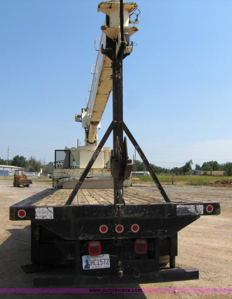 image for item A4686 1993 Ford F700 crane truck