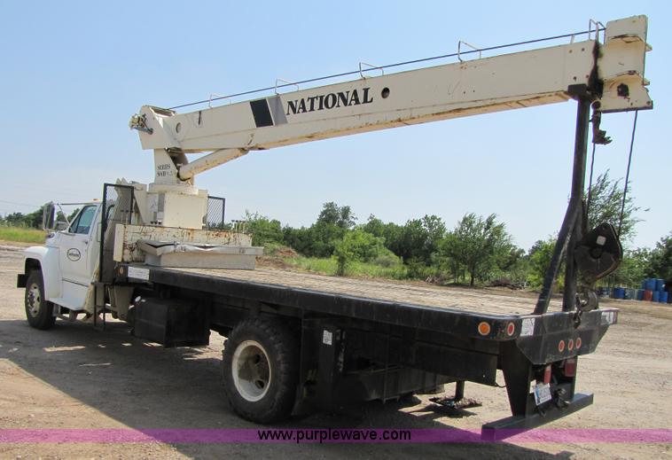 image for item A4686 1993 Ford F700 crane truck