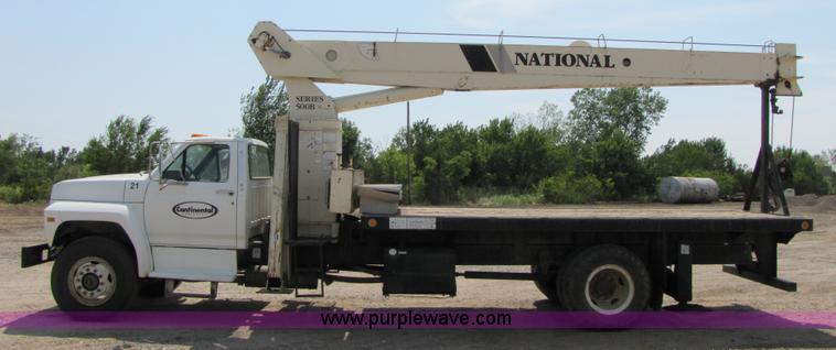 image for item A4686 1993 Ford F700 crane truck