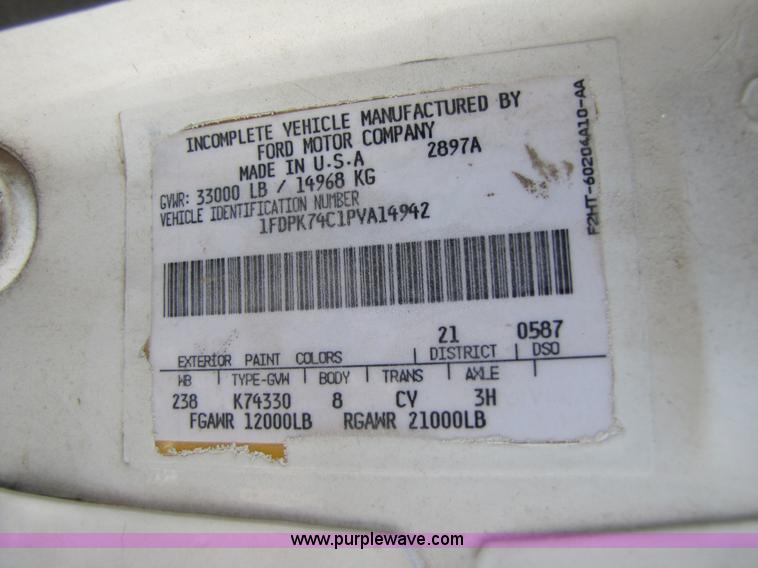 image for item A4686 1993 Ford F700 crane truck