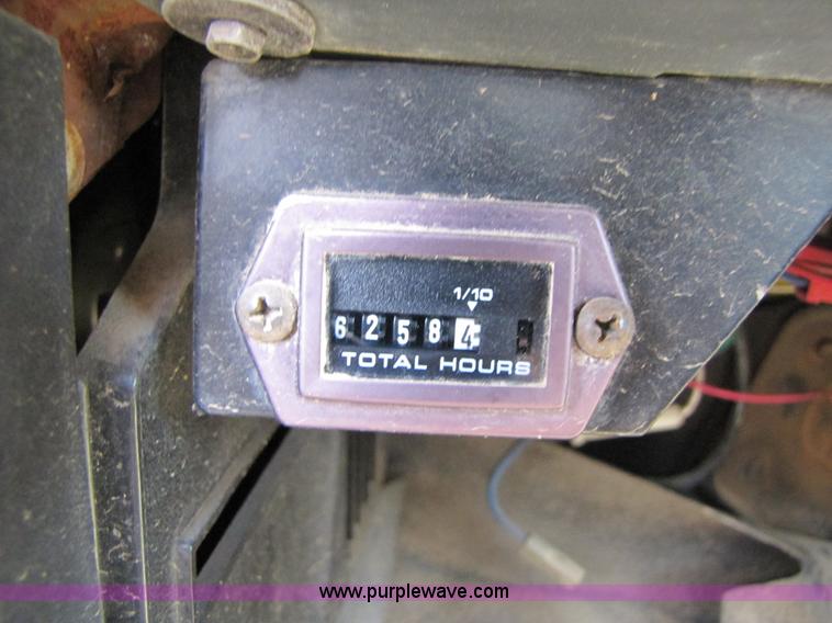 image for item A4686 1993 Ford F700 crane truck