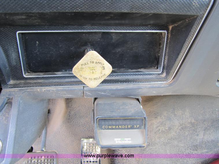 image for item A4686 1993 Ford F700 crane truck