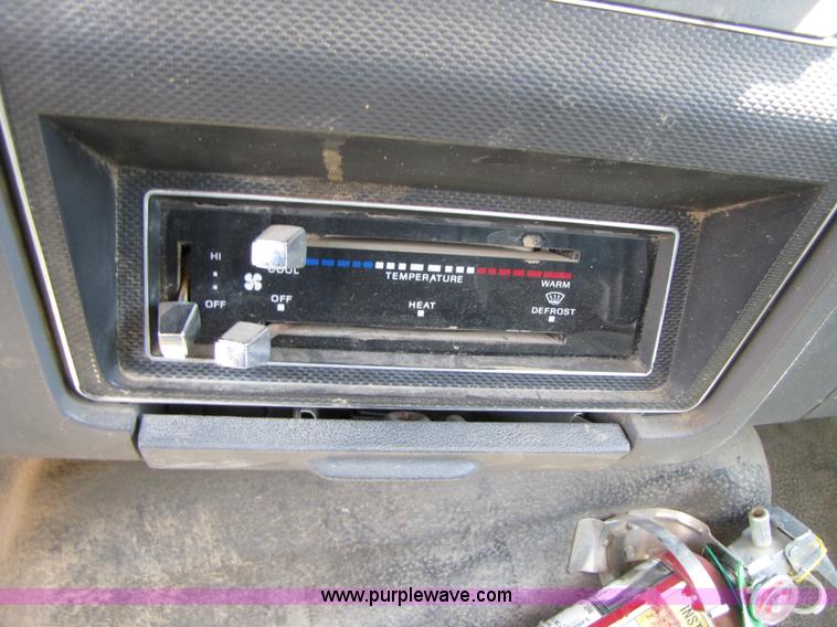 image for item A4686 1993 Ford F700 crane truck