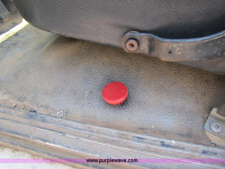 image for item A4686 1993 Ford F700 crane truck