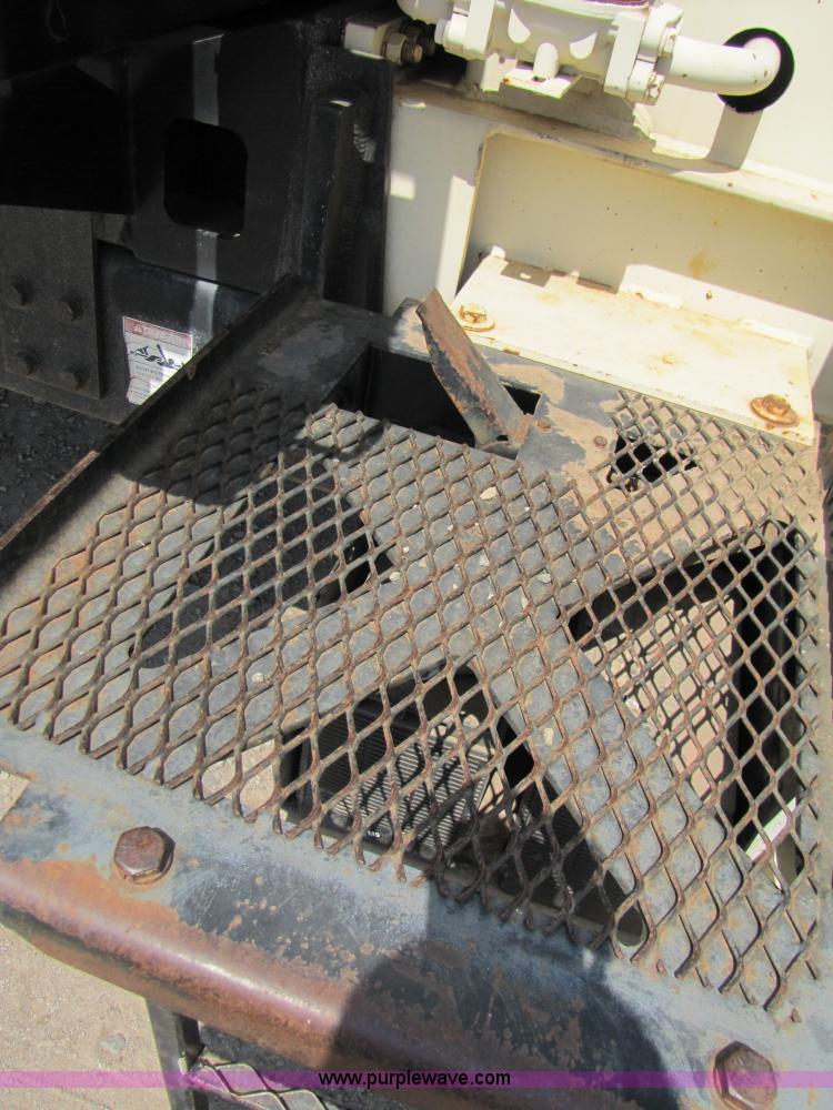 image for item A4686 1993 Ford F700 crane truck