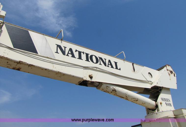 image for item A4686 1993 Ford F700 crane truck