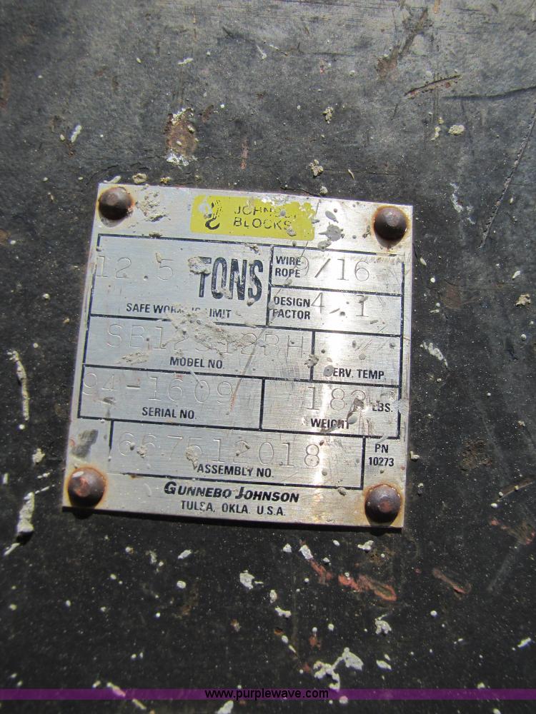 image for item A4686 1993 Ford F700 crane truck