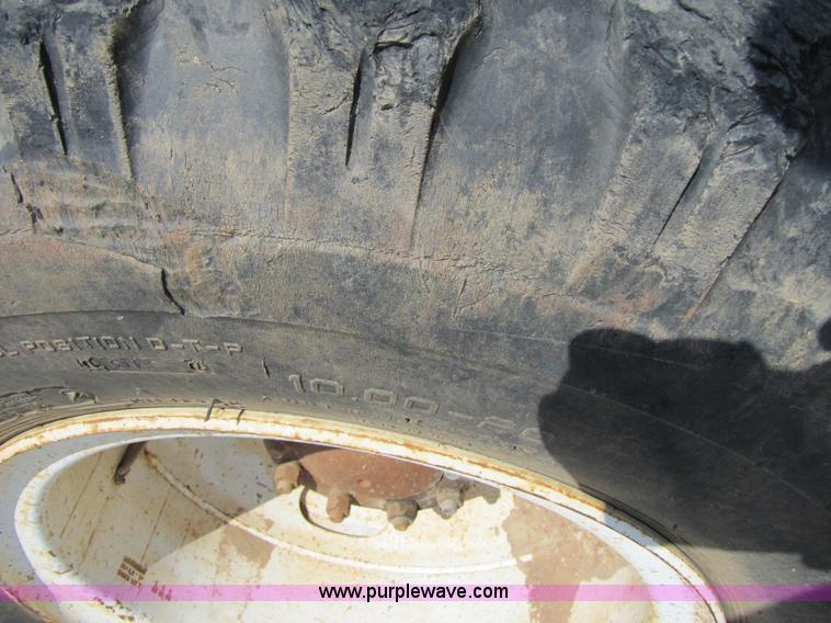 image for item A4686 1993 Ford F700 crane truck