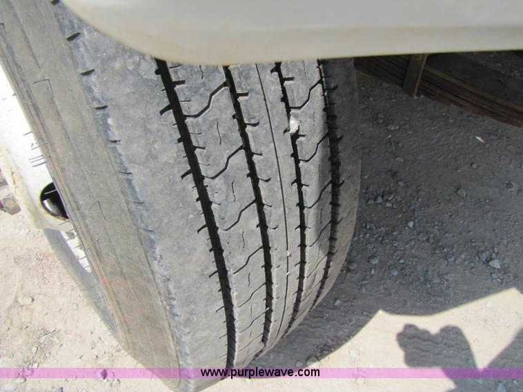 image for item A4686 1993 Ford F700 crane truck