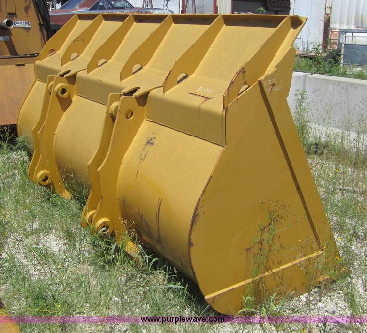 image for item A4780 Caterpillar 966C loader bucket