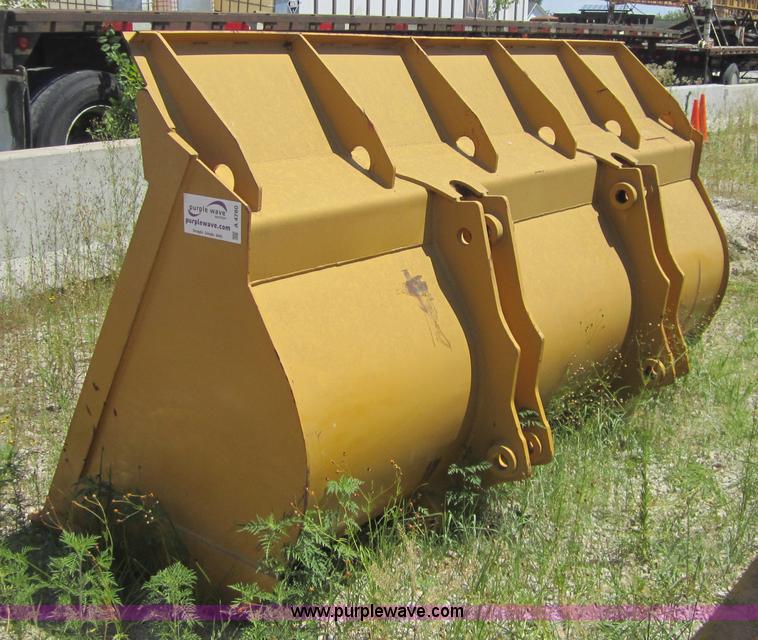image for item A4780 Caterpillar 966C loader bucket