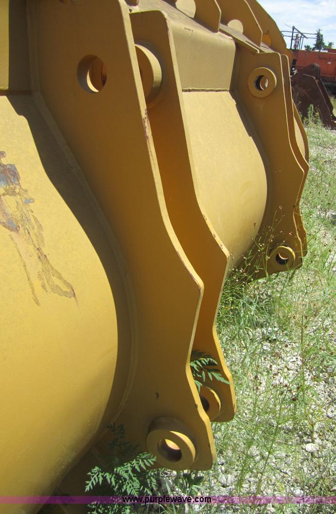 image for item A4780 Caterpillar 966C loader bucket
