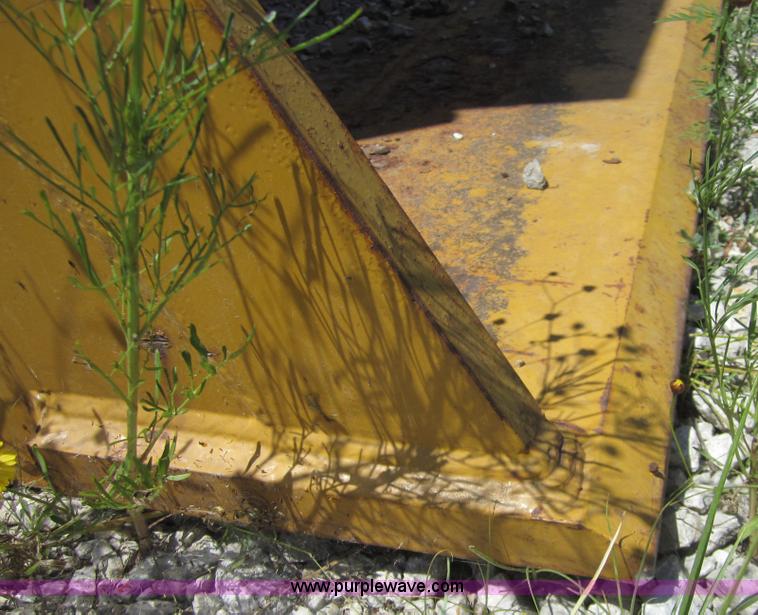 image for item A4780 Caterpillar 966C loader bucket