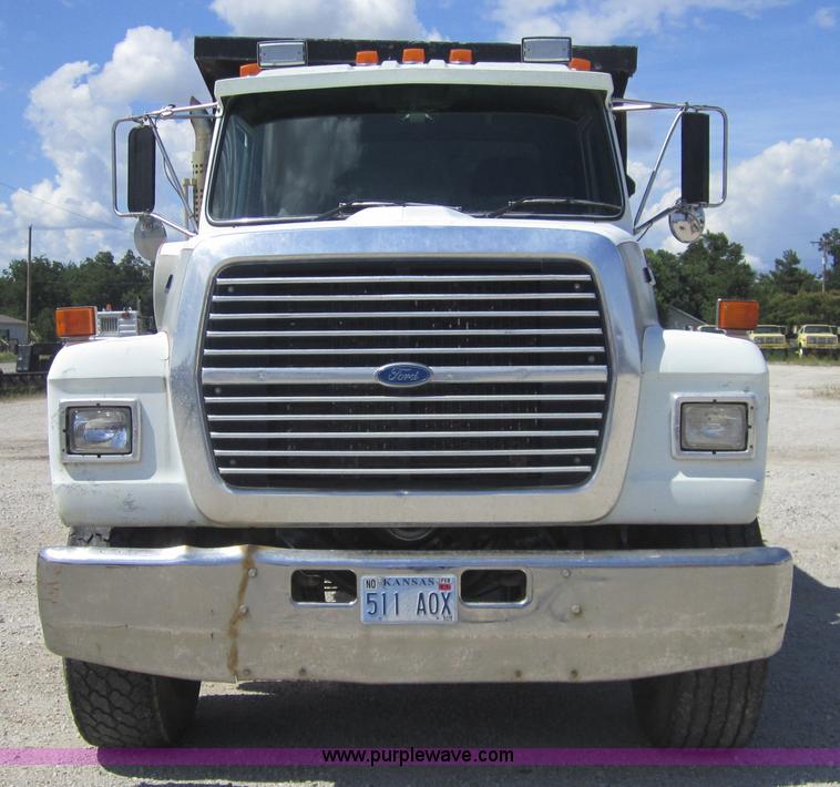 image for item A4783 1995 Ford LT8000 dump truck
