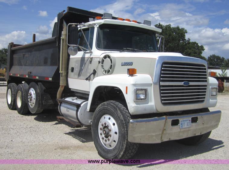 image for item A4783 1995 Ford LT8000 dump truck