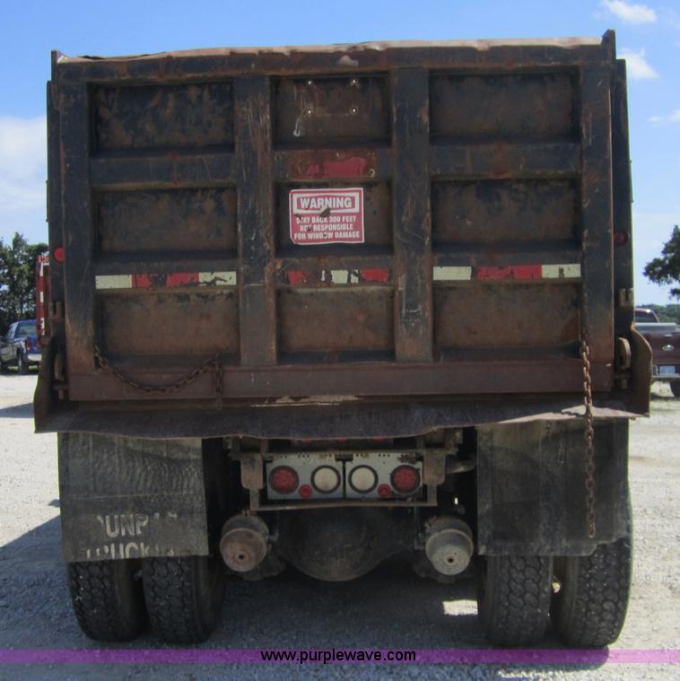 image for item A4783 1995 Ford LT8000 dump truck
