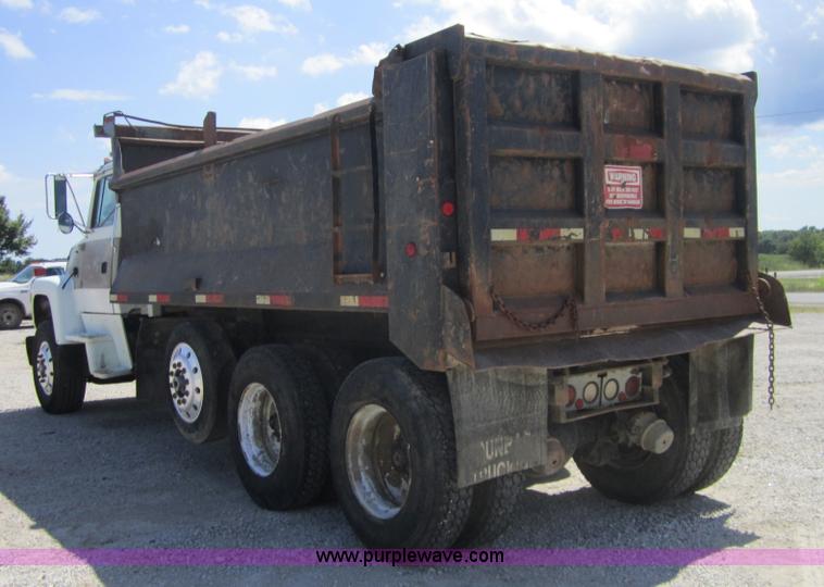 image for item A4783 1995 Ford LT8000 dump truck
