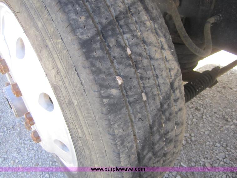 image for item A4783 1995 Ford LT8000 dump truck