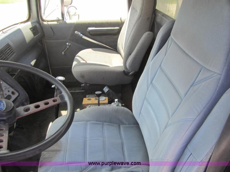 image for item A4783 1995 Ford LT8000 dump truck