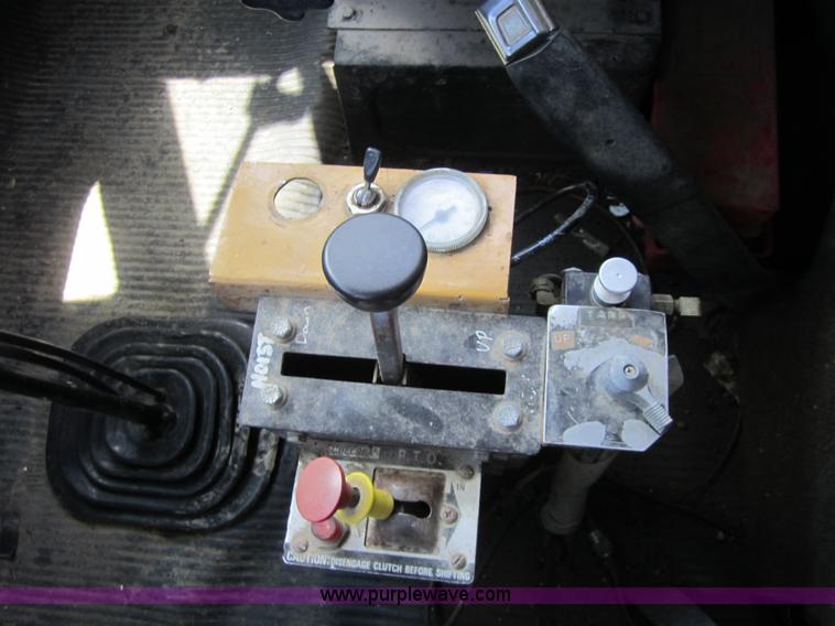 image for item A4783 1995 Ford LT8000 dump truck