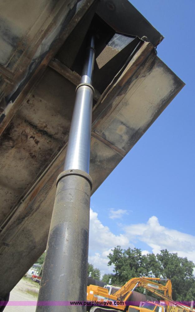 image for item A4783 1995 Ford LT8000 dump truck