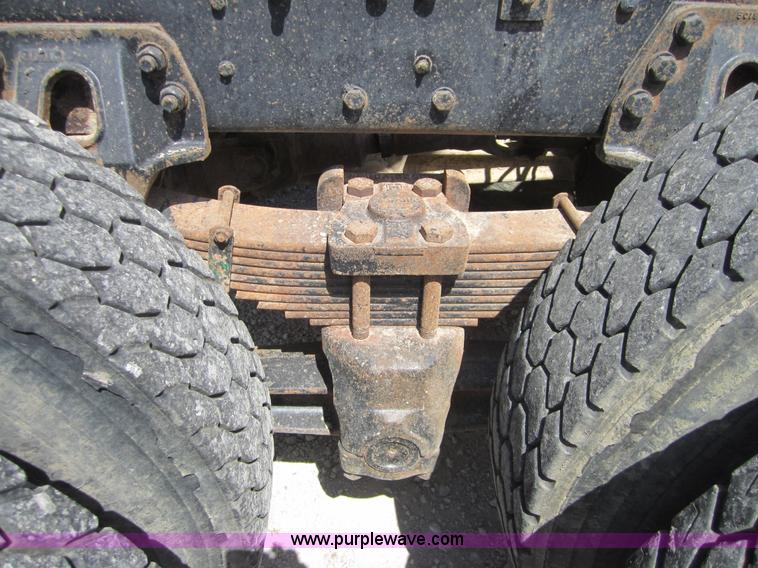 image for item A4783 1995 Ford LT8000 dump truck