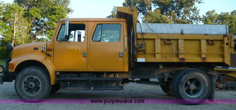 image for item A4804 1995 International 4900 crew cab dump truck