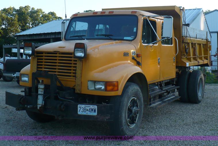 image for item A4804 1995 International 4900 crew cab dump truck