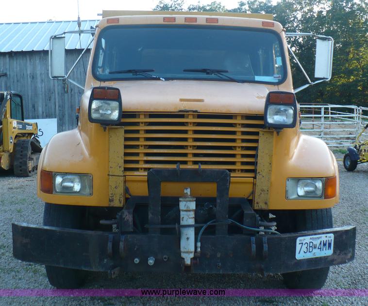 image for item A4804 1995 International 4900 crew cab dump truck
