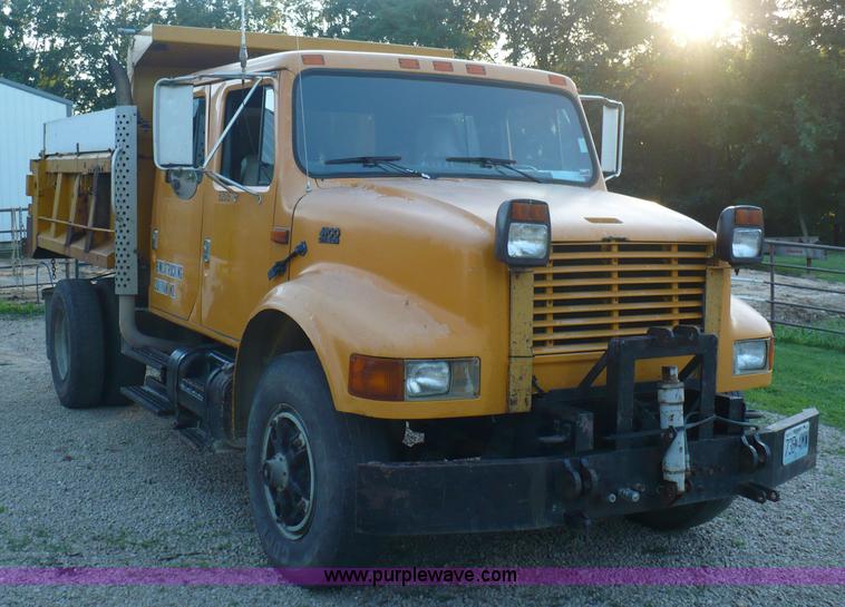 image for item A4804 1995 International 4900 crew cab dump truck