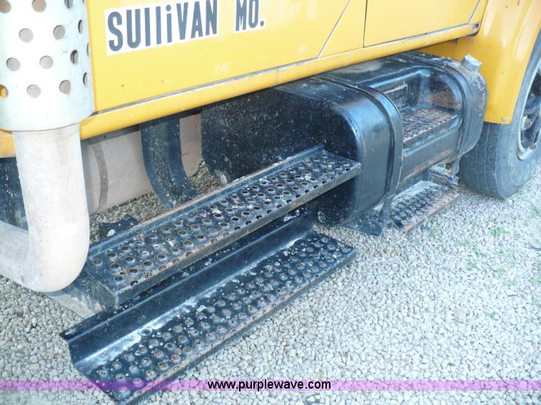 image for item A4804 1995 International 4900 crew cab dump truck