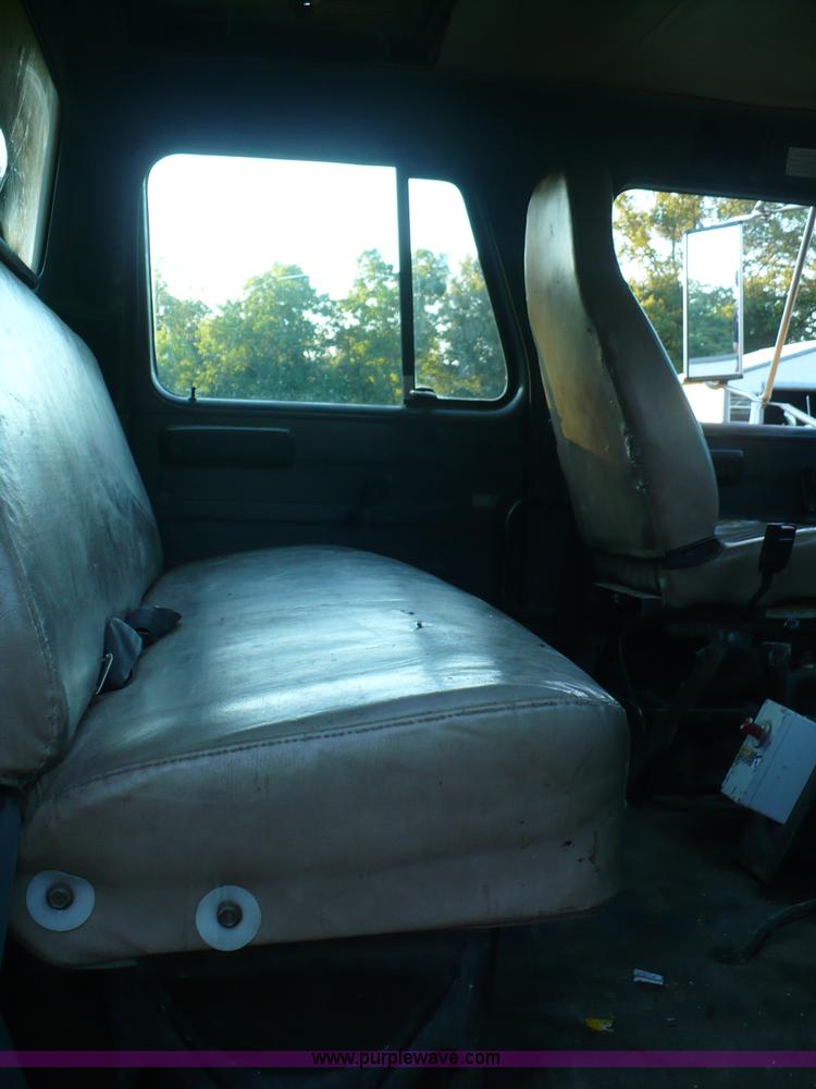 image for item A4804 1995 International 4900 crew cab dump truck