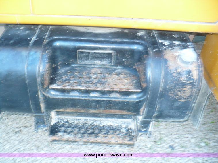 image for item A4804 1995 International 4900 crew cab dump truck