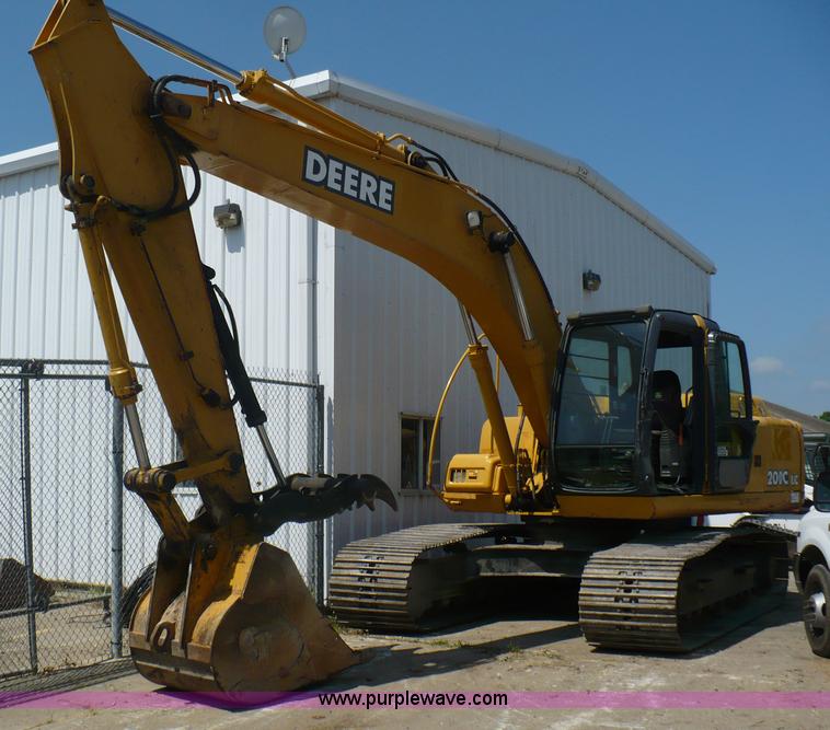 image for item A4807 2005 John Deere 200LC excavator