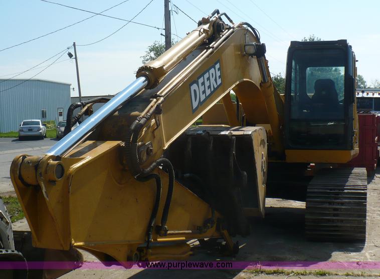 image for item A4807 2005 John Deere 200LC excavator