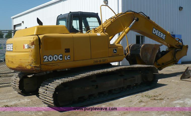 image for item A4807 2005 John Deere 200LC excavator