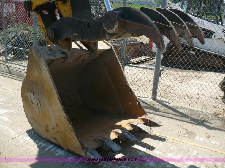 image for item A4807 2005 John Deere 200LC excavator