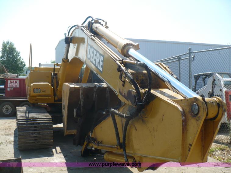 image for item A4807 2005 John Deere 200LC excavator