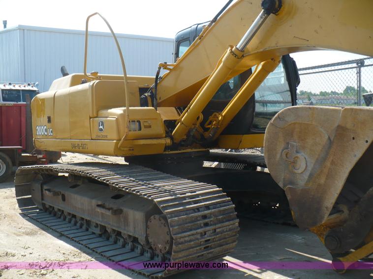 image for item A4807 2005 John Deere 200LC excavator