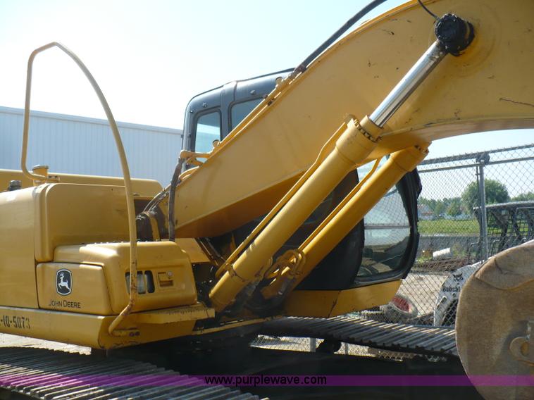 image for item A4807 2005 John Deere 200LC excavator