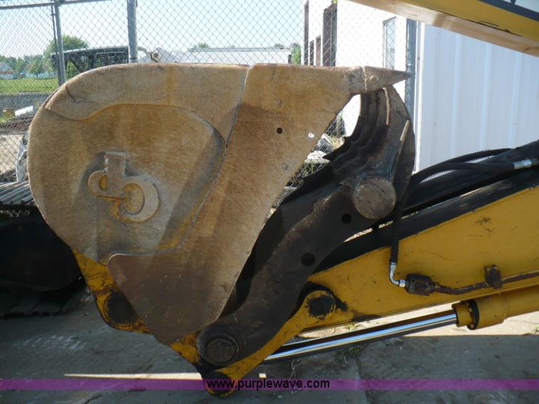 image for item A4807 2005 John Deere 200LC excavator