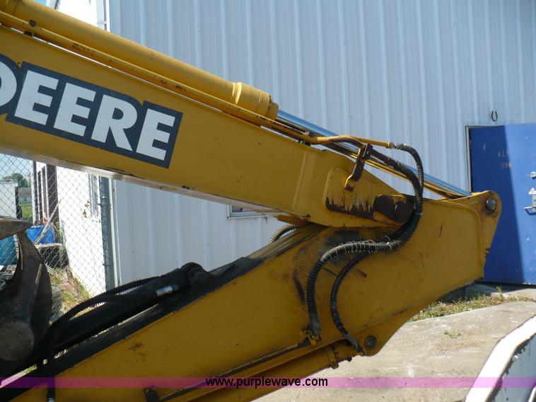 image for item A4807 2005 John Deere 200LC excavator