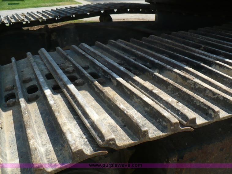 image for item A4807 2005 John Deere 200LC excavator