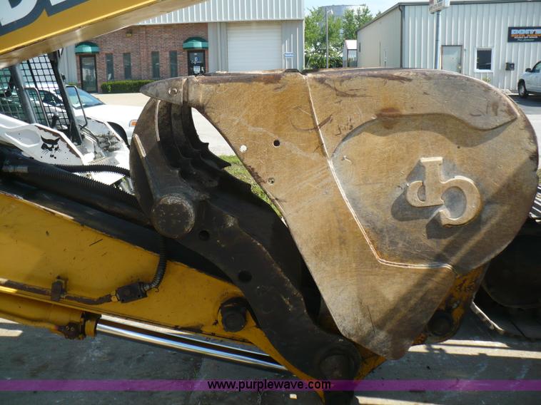 image for item A4807 2005 John Deere 200LC excavator