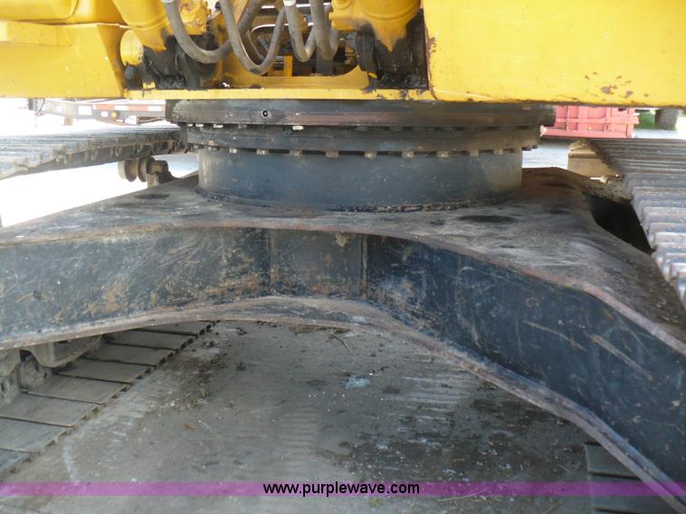 image for item A4807 2005 John Deere 200LC excavator