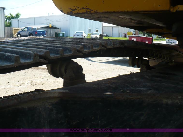 image for item A4807 2005 John Deere 200LC excavator