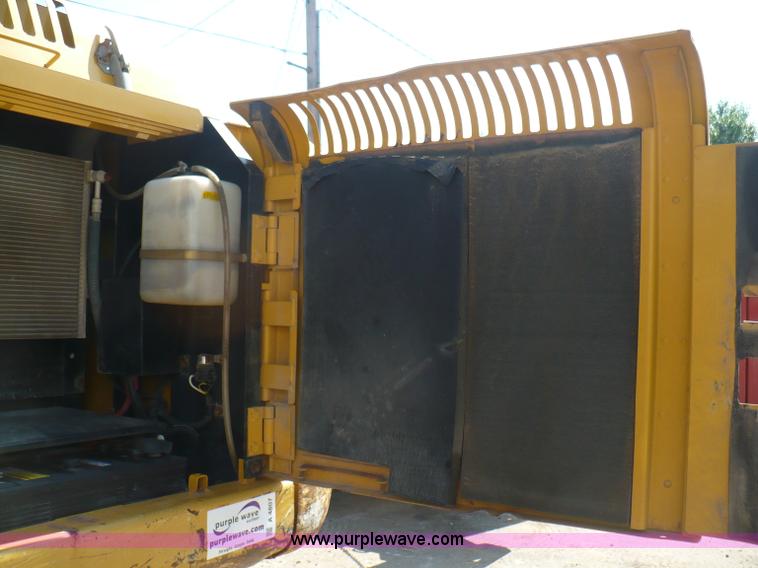 image for item A4807 2005 John Deere 200LC excavator