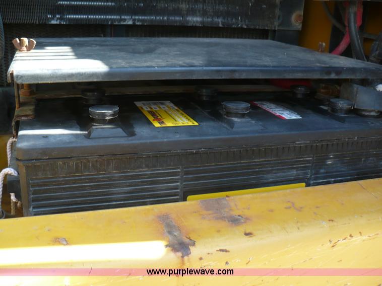 image for item A4807 2005 John Deere 200LC excavator