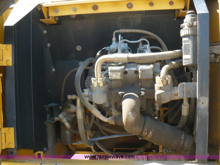 image for item A4807 2005 John Deere 200LC excavator